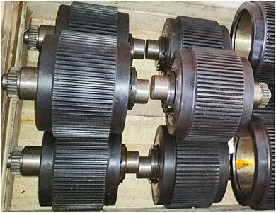 Roller set for horizontal ring die wood pellet mill
